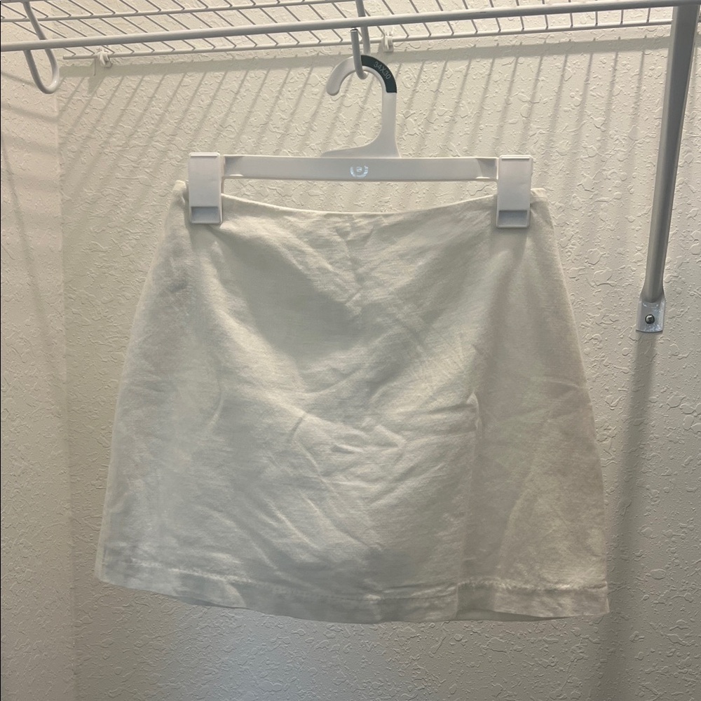 Abercrombie White Linen Blend Skort